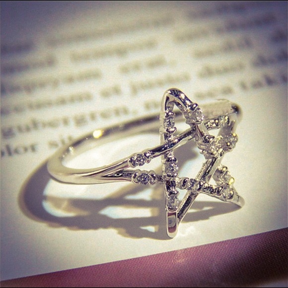 Vintage Jewelry - Sterling Silver Lucky Star CZ Diamond Ring